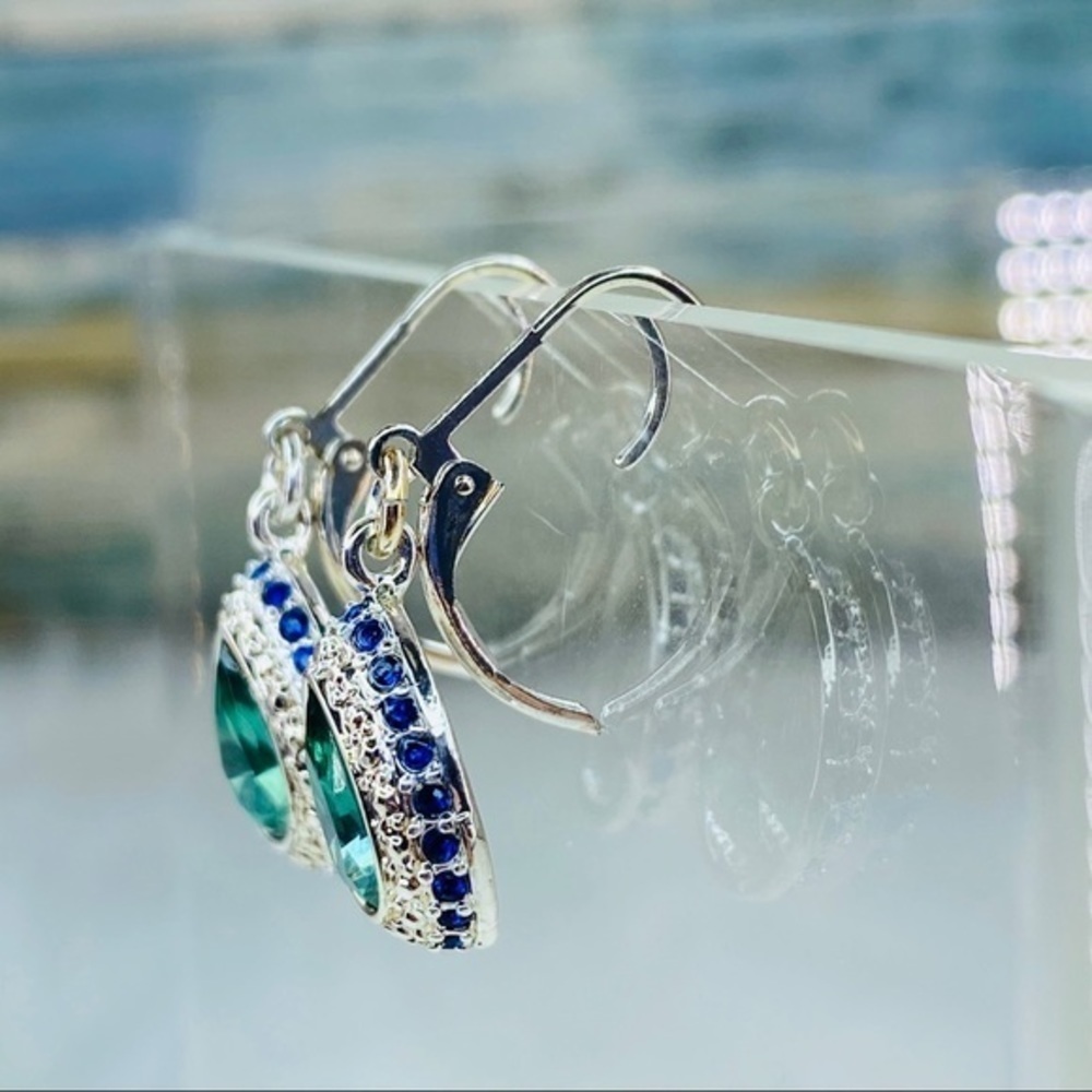 FANCY AFFAIR EARRINGS- Blue AVON - Picture 4 of 9